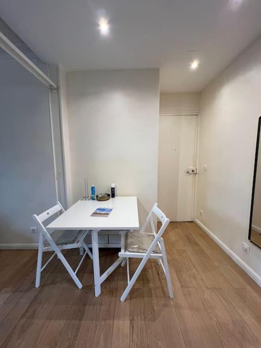 Charmant Appartement Alesia Parijs Buitenkant foto